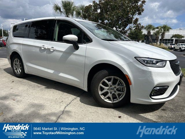 2023 Chrysler Pacifica Touring-L