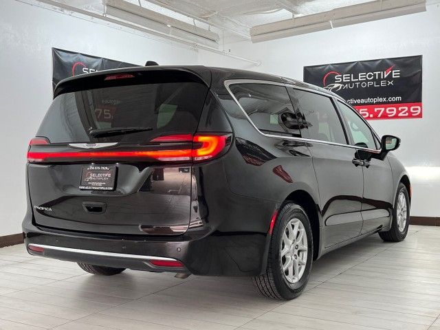 2023 Chrysler Pacifica Touring-L