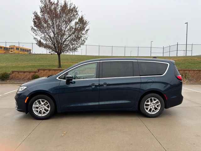 2023 Chrysler Pacifica Touring-L