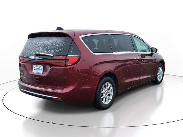 2023 Chrysler Pacifica Touring-L