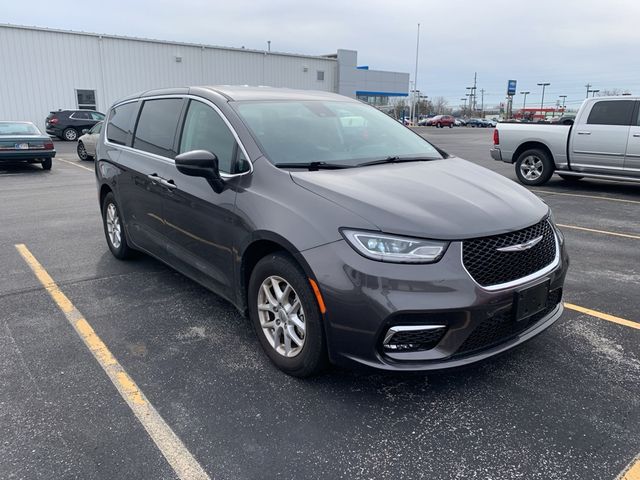 2023 Chrysler Pacifica Touring-L