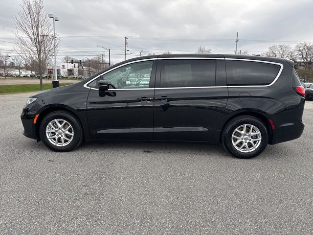 2023 Chrysler Pacifica Touring-L
