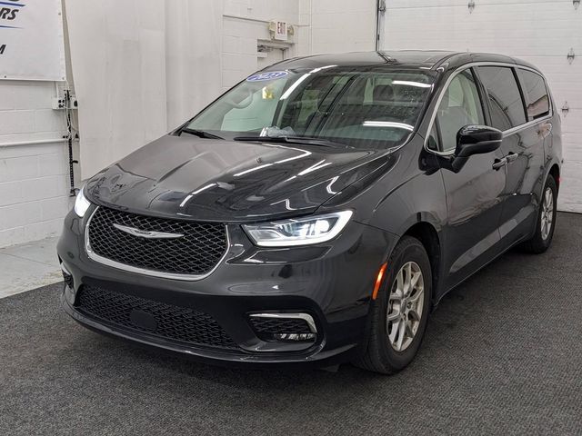 2023 Chrysler Pacifica Touring-L