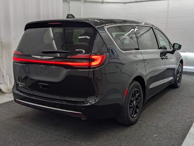 2023 Chrysler Pacifica Touring-L