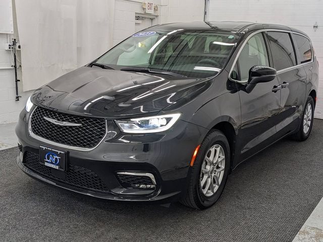 2023 Chrysler Pacifica Touring-L