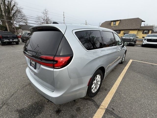 2023 Chrysler Pacifica Touring-L