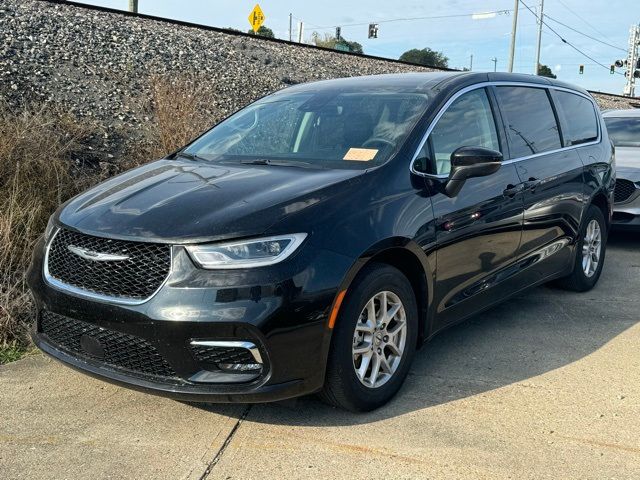 2023 Chrysler Pacifica Touring-L