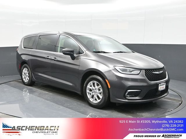 2023 Chrysler Pacifica Touring-L