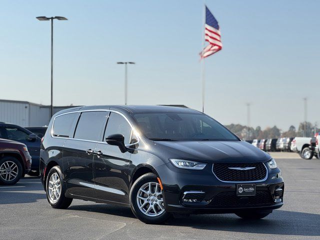 2023 Chrysler Pacifica Touring-L