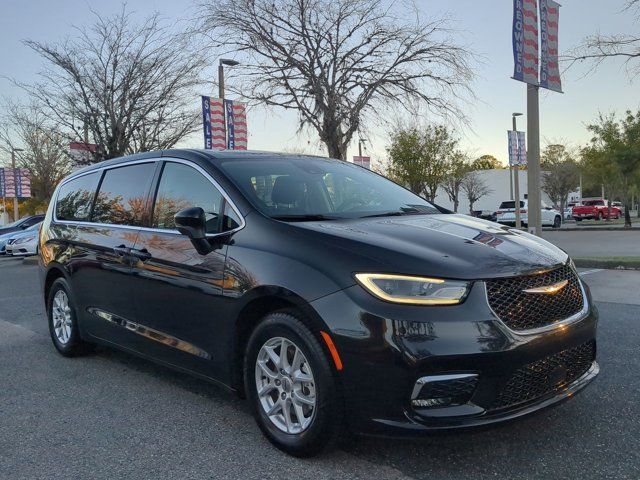 2023 Chrysler Pacifica Touring-L