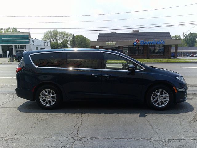 2023 Chrysler Pacifica Touring-L