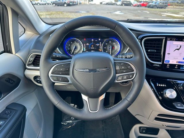 2023 Chrysler Pacifica Touring-L