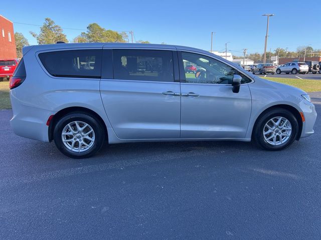 2023 Chrysler Pacifica Touring-L