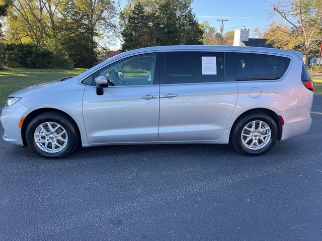 2023 Chrysler Pacifica Touring-L