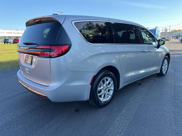 2023 Chrysler Pacifica Touring-L