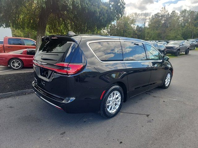 2023 Chrysler Pacifica Touring-L