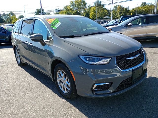 2023 Chrysler Pacifica Touring-L