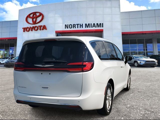 2023 Chrysler Pacifica Touring-L