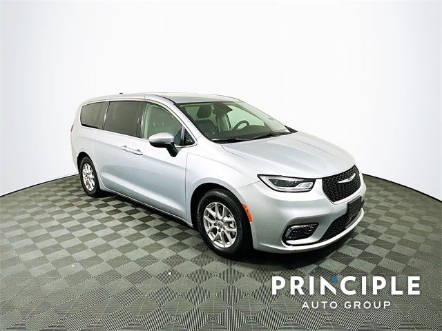 2023 Chrysler Pacifica Touring-L