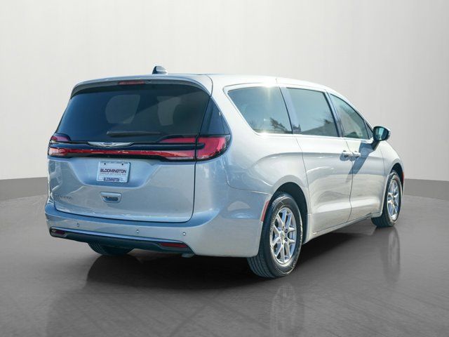 2023 Chrysler Pacifica Touring-L