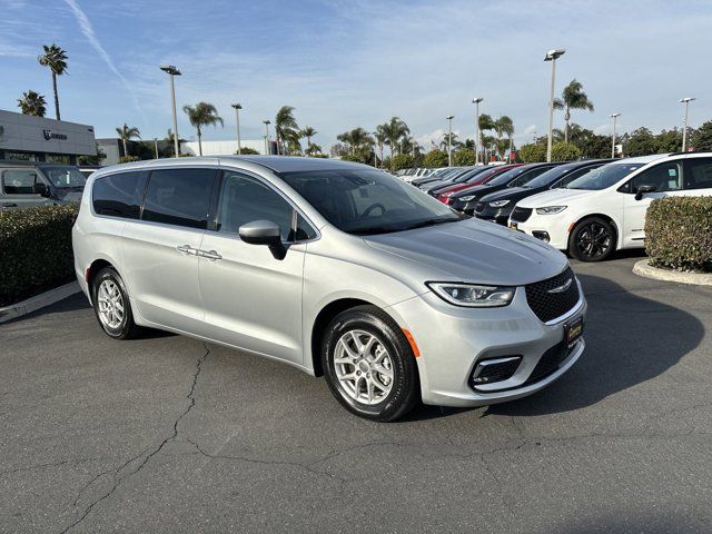 2023 Chrysler Pacifica Touring-L