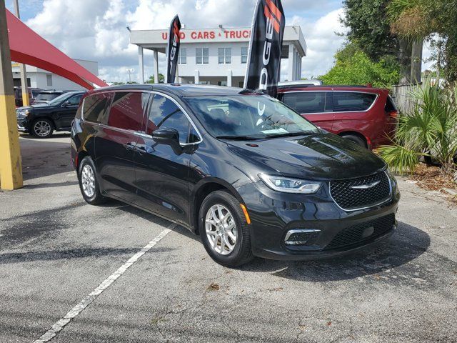 2023 Chrysler Pacifica Touring-L