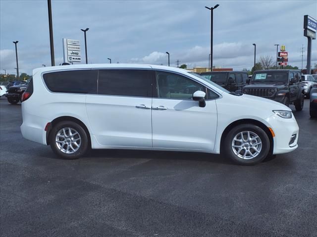 2023 Chrysler Pacifica Touring-L