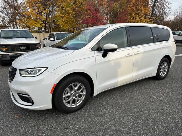 2023 Chrysler Pacifica Touring-L