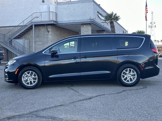 2023 Chrysler Pacifica Touring-L