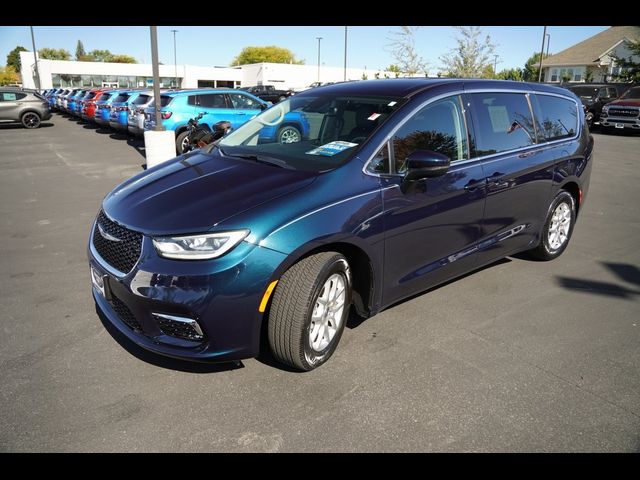 2023 Chrysler Pacifica Touring-L