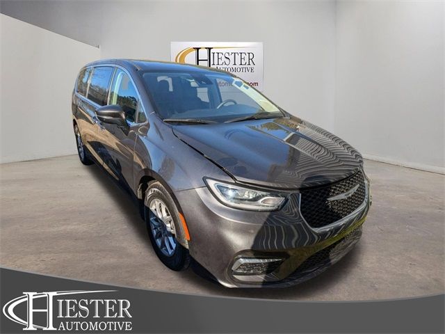 2023 Chrysler Pacifica Touring-L