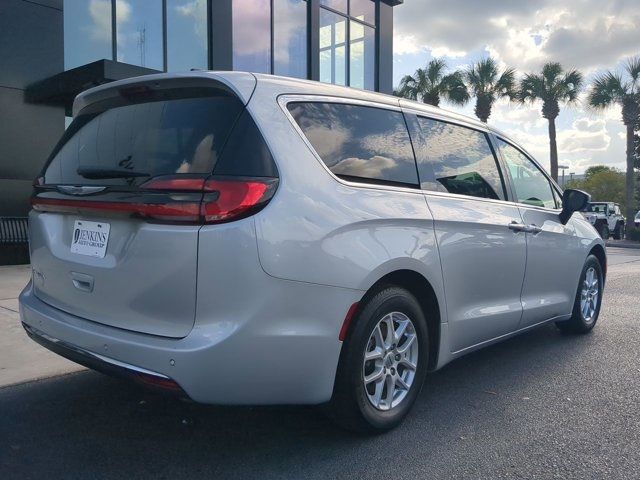 2023 Chrysler Pacifica Touring-L