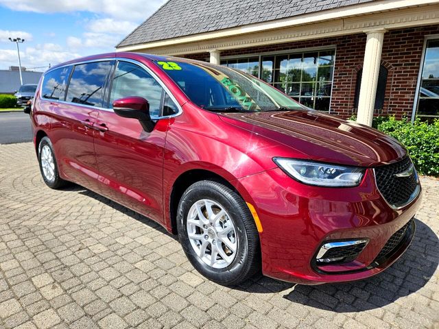 2023 Chrysler Pacifica Touring-L