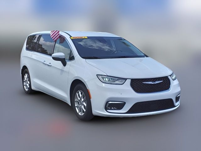 2023 Chrysler Pacifica Touring-L