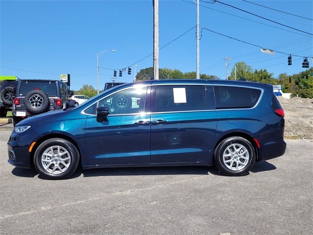 2023 Chrysler Pacifica Touring-L