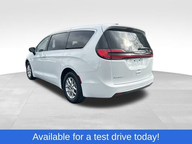 2023 Chrysler Pacifica Touring-L