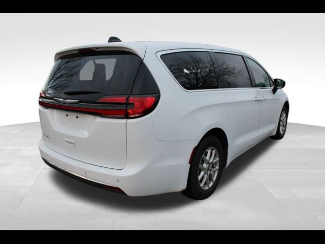 2023 Chrysler Pacifica Touring-L