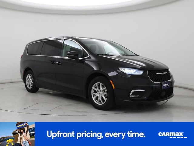 2023 Chrysler Pacifica Touring-L