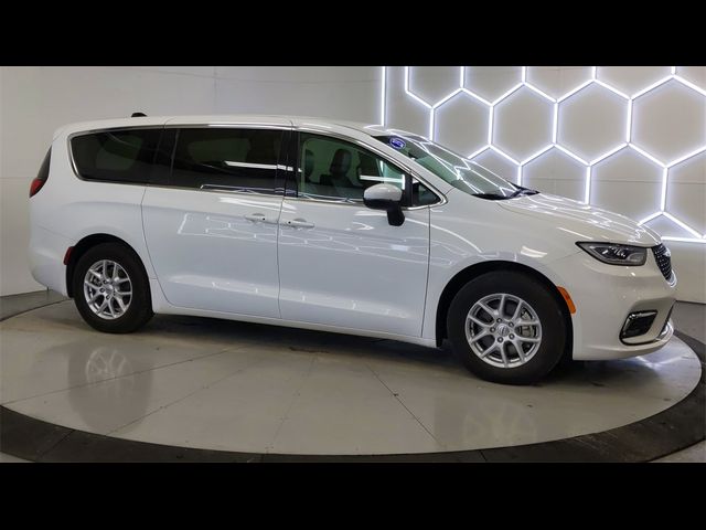 2023 Chrysler Pacifica Touring-L