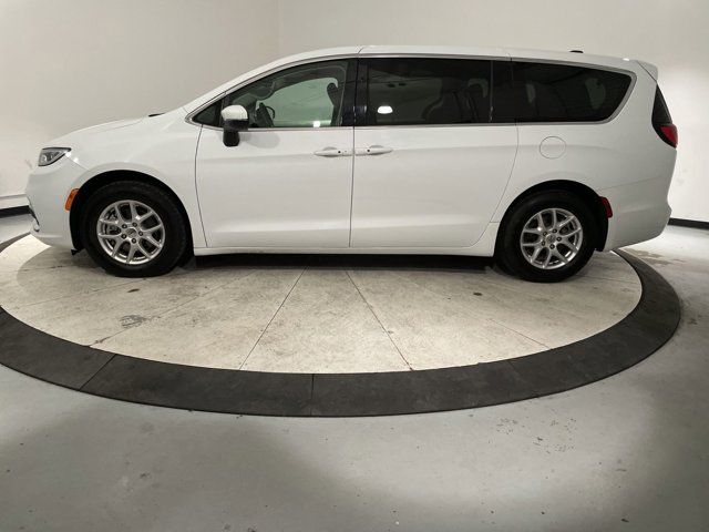 2023 Chrysler Pacifica Touring-L