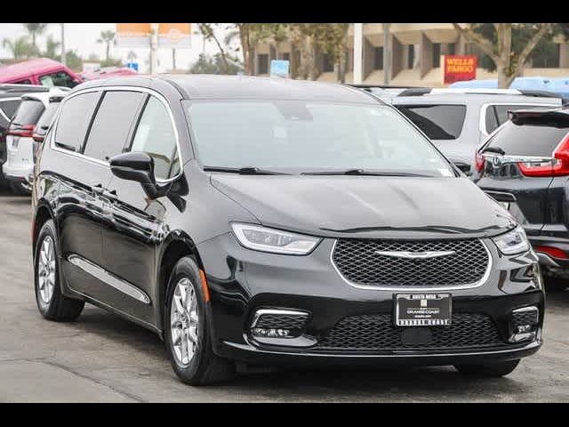 2023 Chrysler Pacifica Touring-L