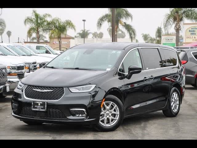 2023 Chrysler Pacifica Touring-L