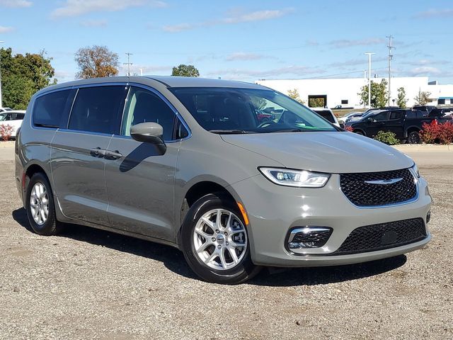 2023 Chrysler Pacifica Touring-L