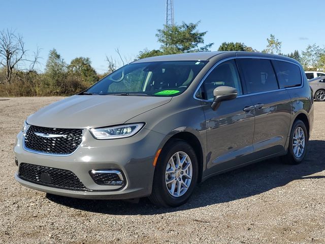 2023 Chrysler Pacifica Touring-L