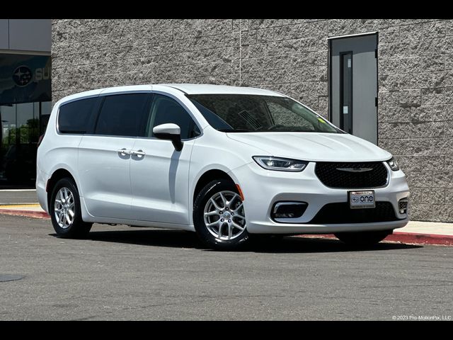2023 Chrysler Pacifica Touring-L