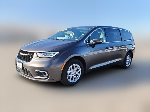 2023 Chrysler Pacifica Touring-L