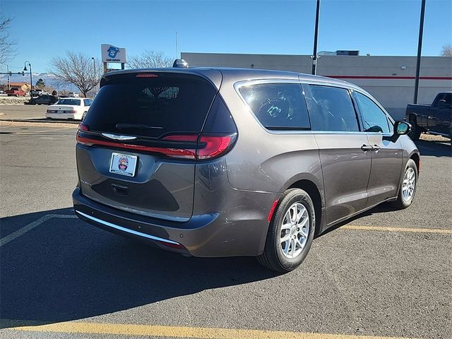 2023 Chrysler Pacifica Touring-L