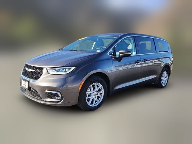 2023 Chrysler Pacifica Touring-L