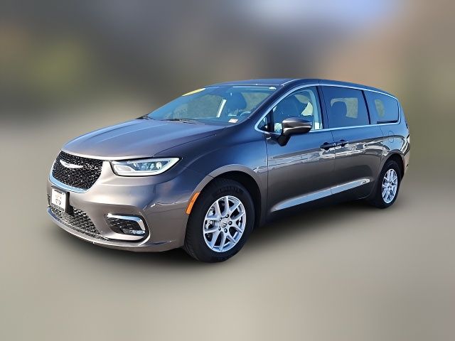 2023 Chrysler Pacifica Touring-L