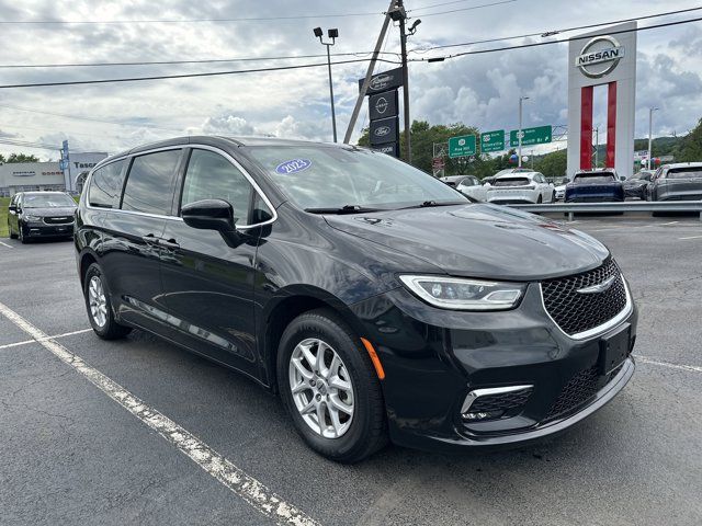 2023 Chrysler Pacifica Touring-L